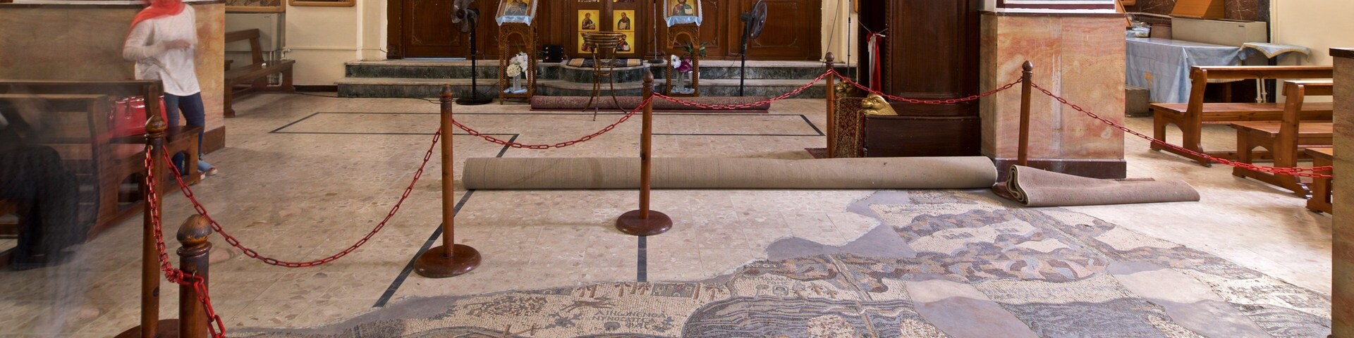 St.-Georgs-Kirche mit einem Innenansichten, Kirche oder Kathedrale und religiöse Elemente