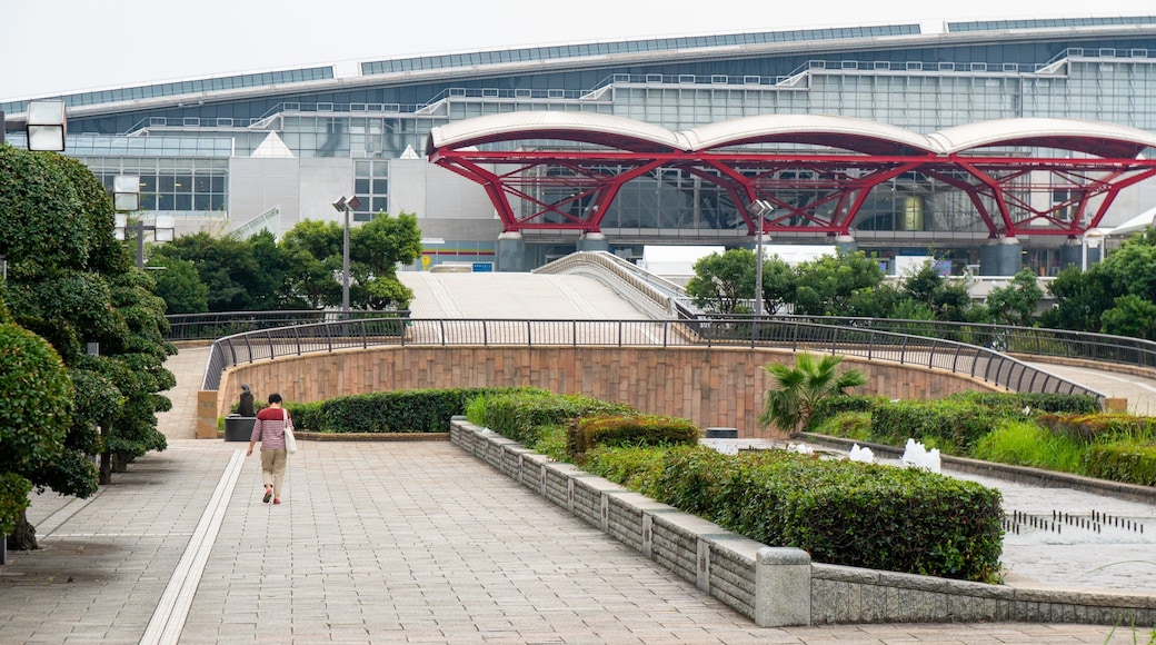 Makuhari Messe featuring a park