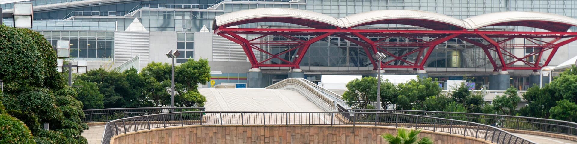 Makuhari Messe featuring a park
