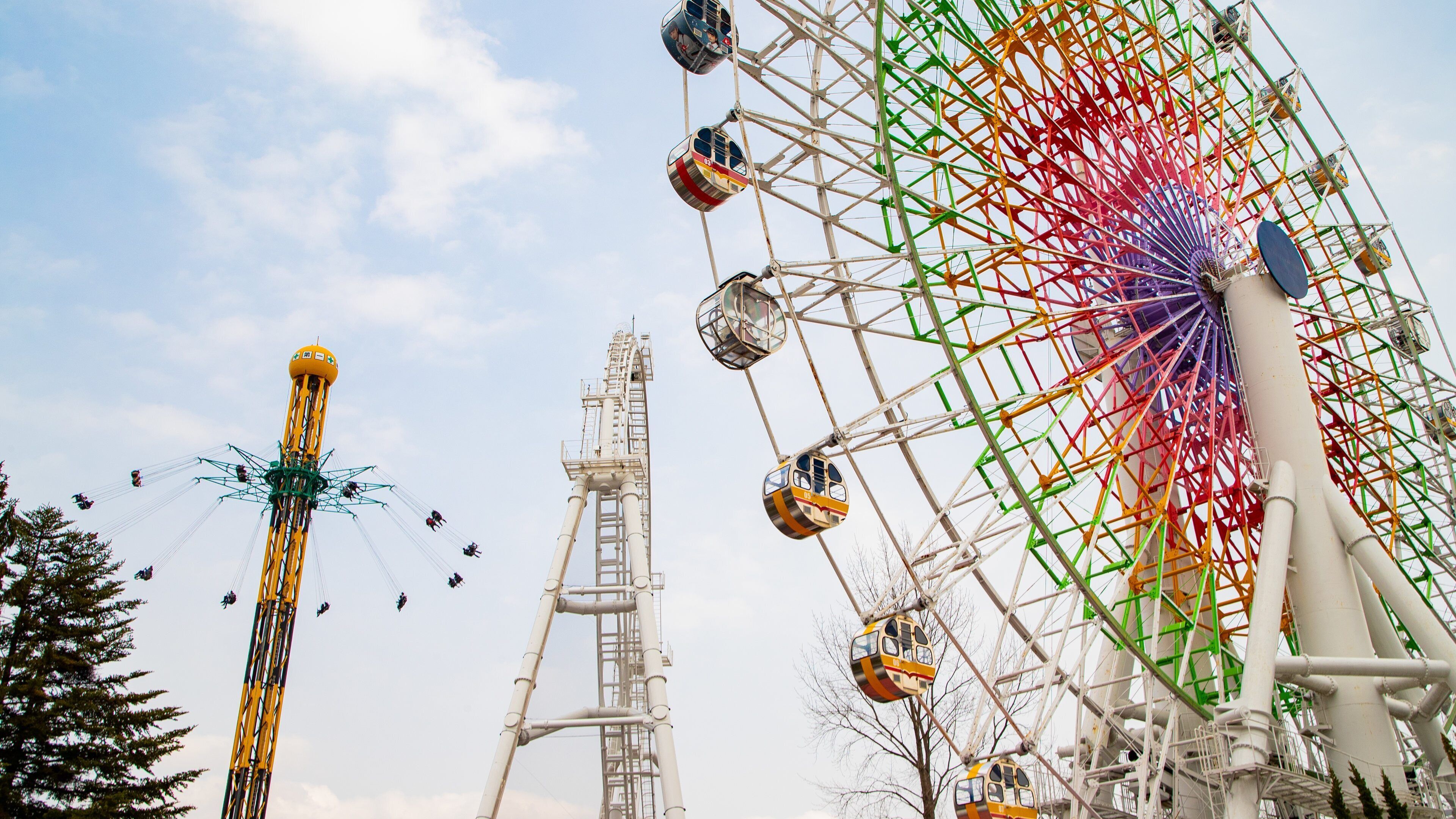 Fuji-Q Highland showing rides and views