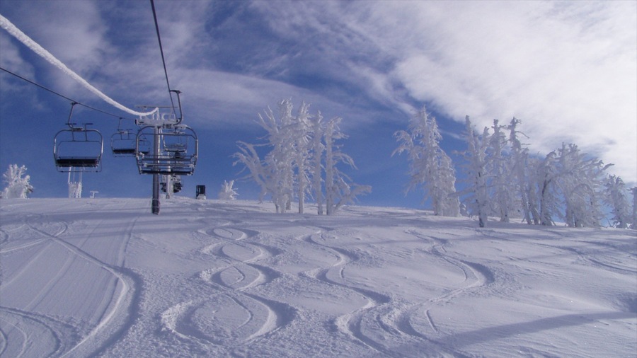 Brundage Mountain Ski Area which includes mountains, a gondola and snow