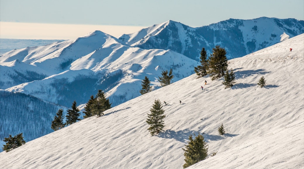 Sun Valley Ski Resort ofreciendo nieve y montañas