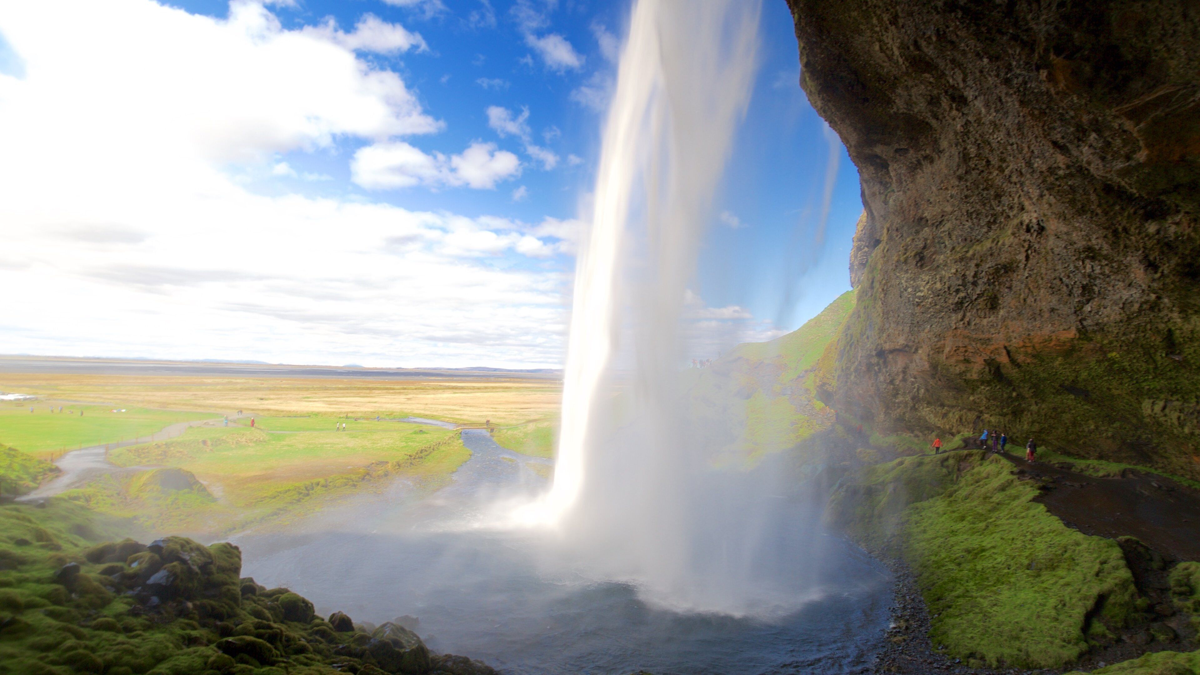 Seljalandsfoss mostrando una cascada