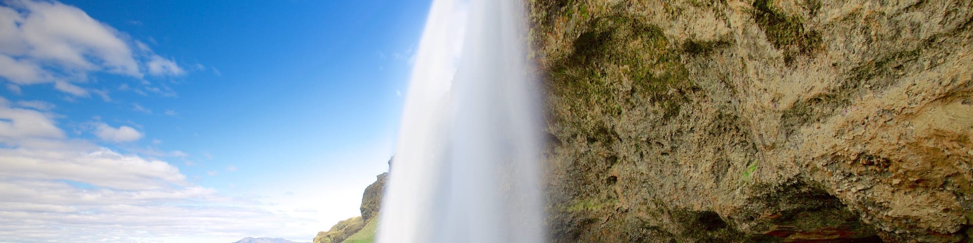 Seljalandsfoss showing a cascade