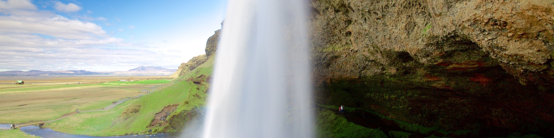 Seljalandsfoss caracterizando uma cachoeira
