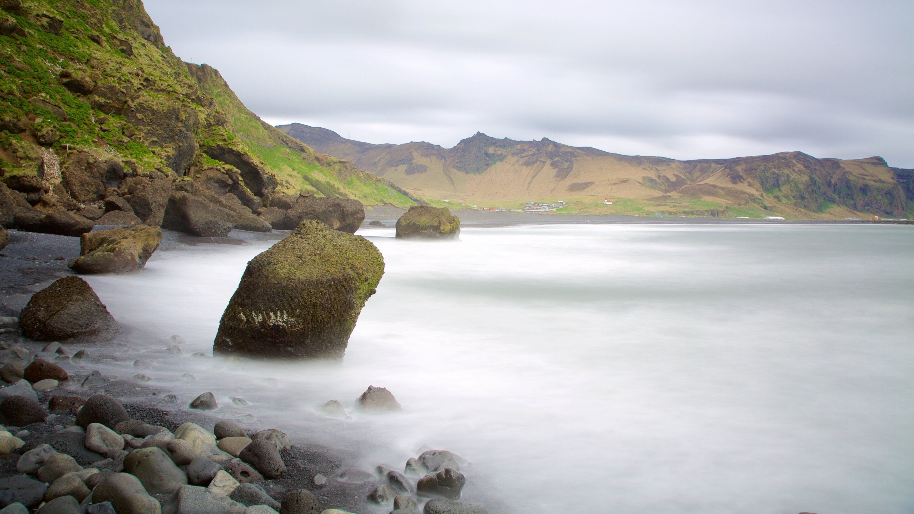 Black Beach which includes mist or fog and a pebble beach