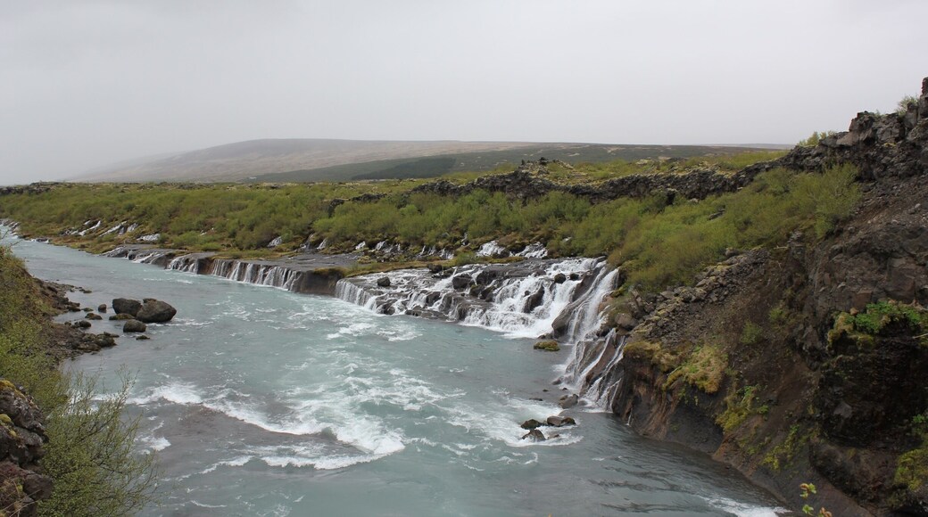 The waterfall,is about 1km wide