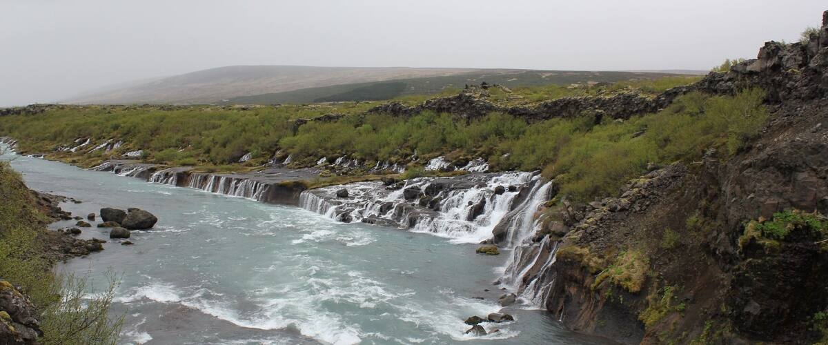 The waterfall,is about 1km wide