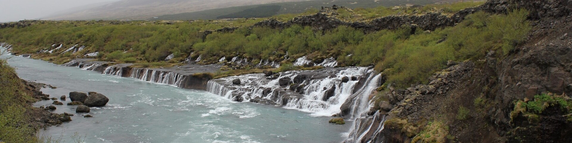 The waterfall,is about 1km wide
