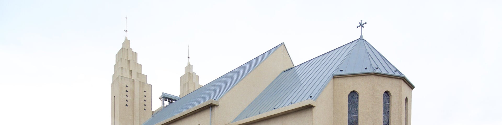 Akureyri Church showing a church or cathedral