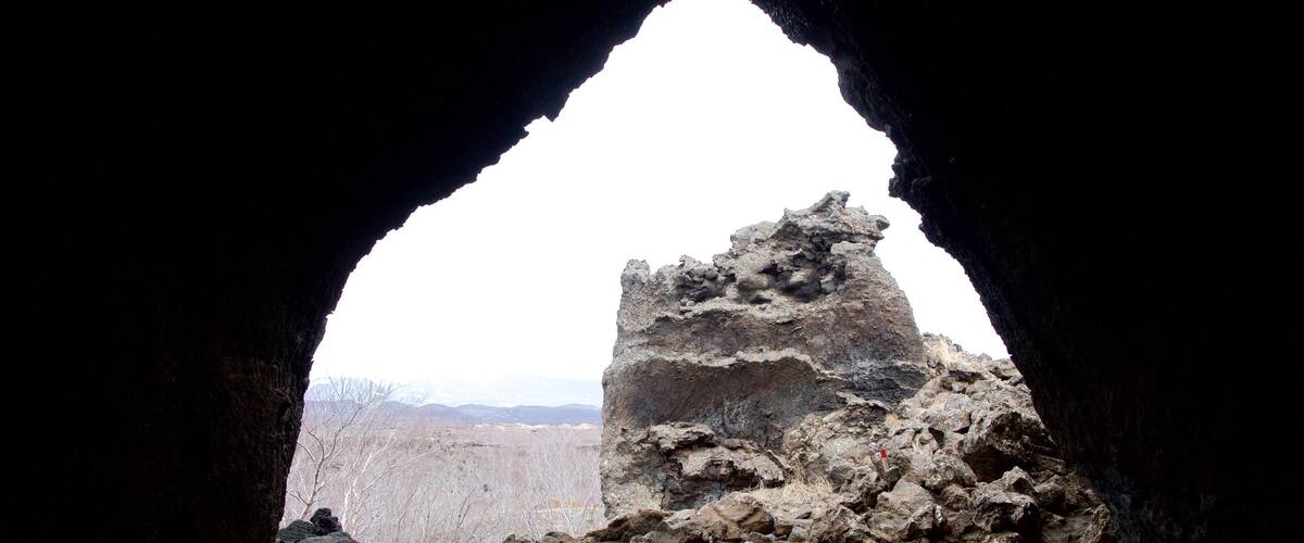Dimmuborgir ofreciendo cuevas