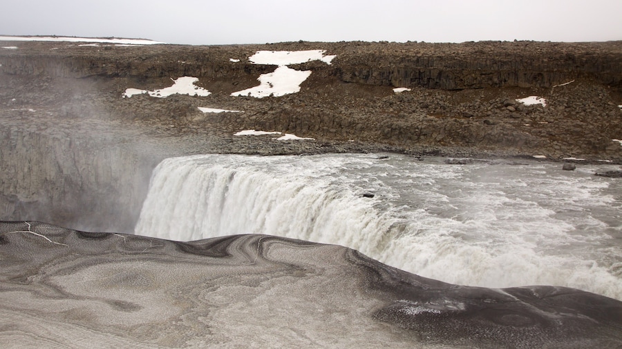 Dettifoss which includes a cascade
