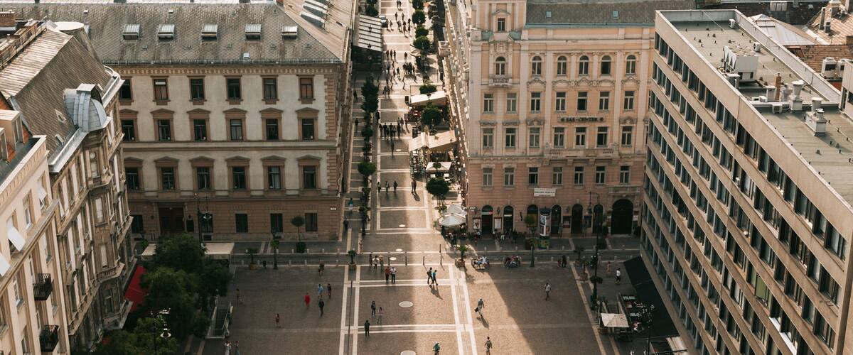 Szechenyi Square showing a square or plaza and a city