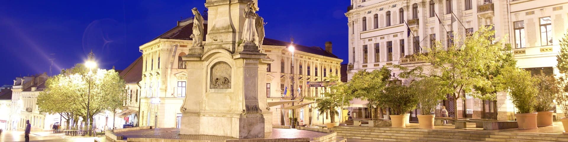Szechenyi Square showing a monument, night scenes and an administrative buidling