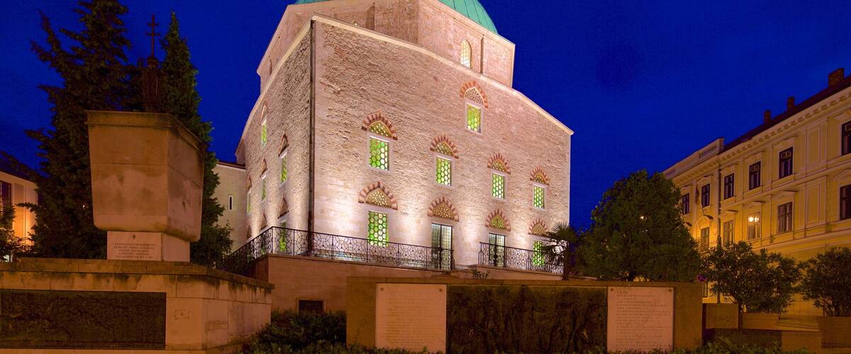 Mosque of Gazi Kaszim Pasha featuring a mosque, heritage architecture and night scenes