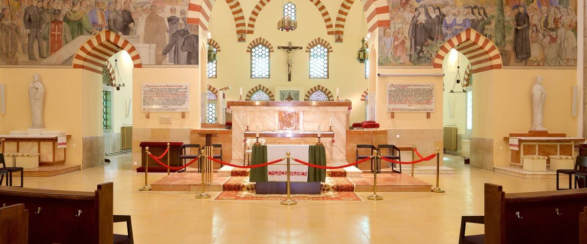 Mosque of Gazi Kaszim Pasha which includes interior views, a mosque and religious elements
