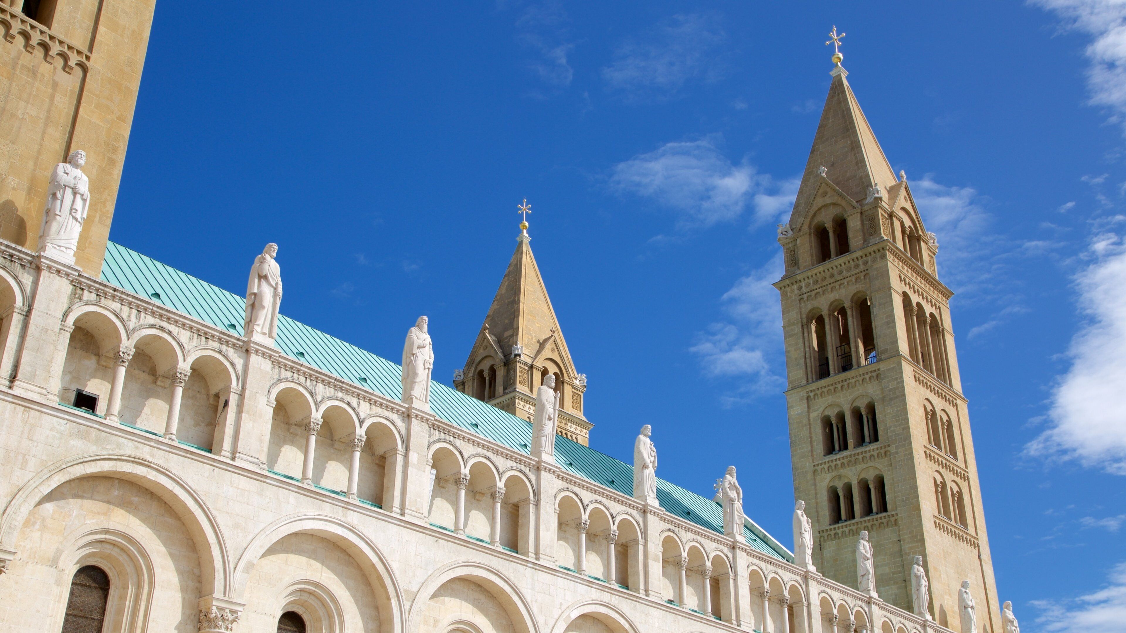 Pecs Cathedral which includes heritage architecture and a church or cathedral