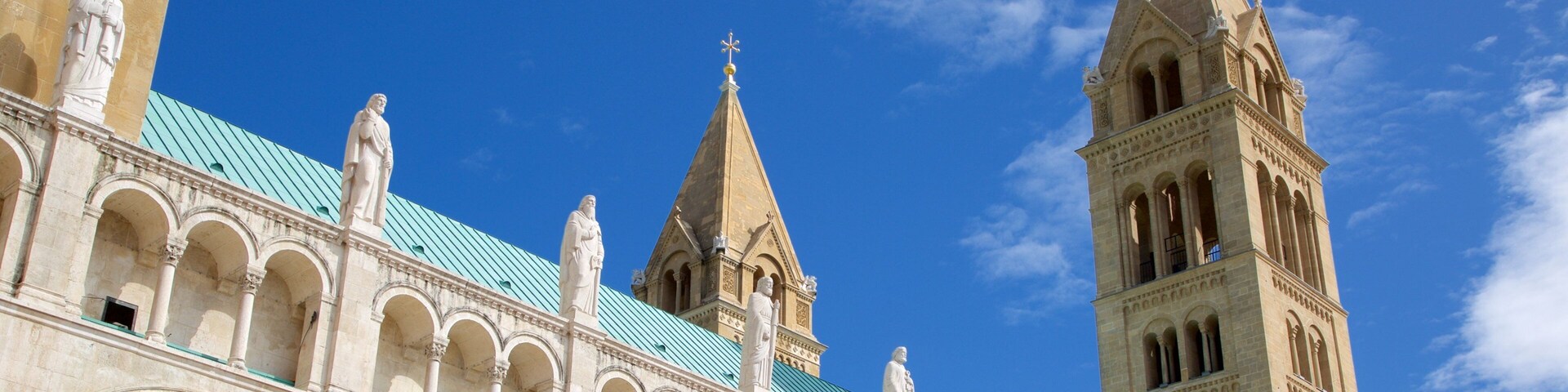 Pecs Cathedral which includes heritage architecture and a church or cathedral