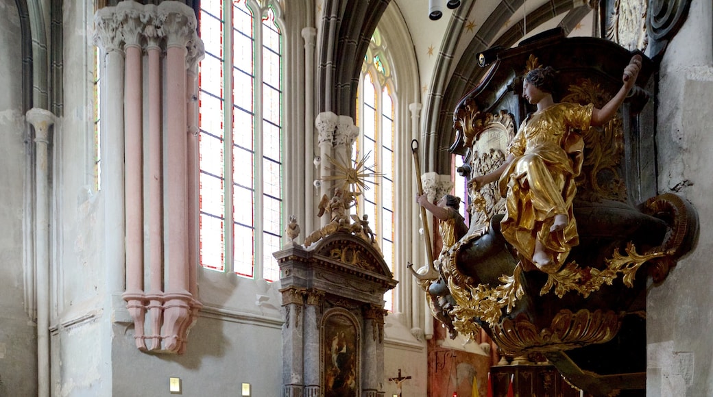 Geitekirken fasiliteter samt religion, innendørs og kirke eller katedral