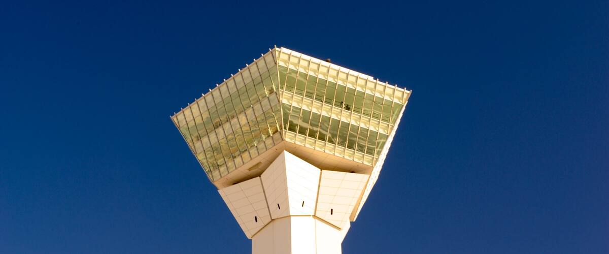 Torre Goryokaku ofreciendo arquitectura moderna