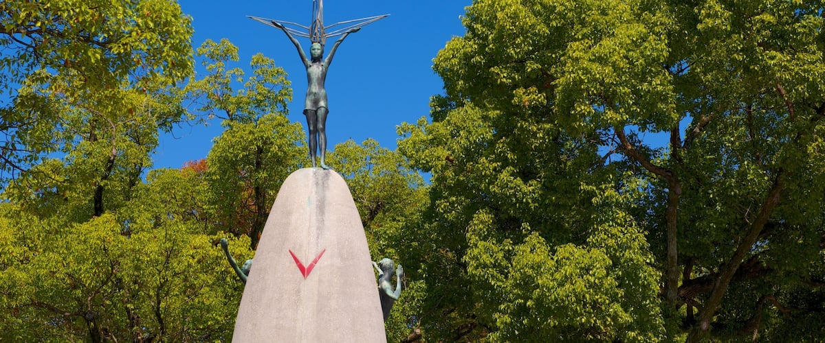 Children\'s Peace Monument which includes a memorial