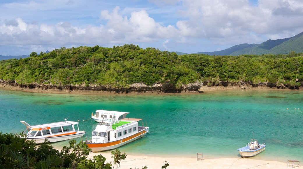 Bãi biển Vịnh Kabira cho thấy bãi biển cát và chèo thuyền