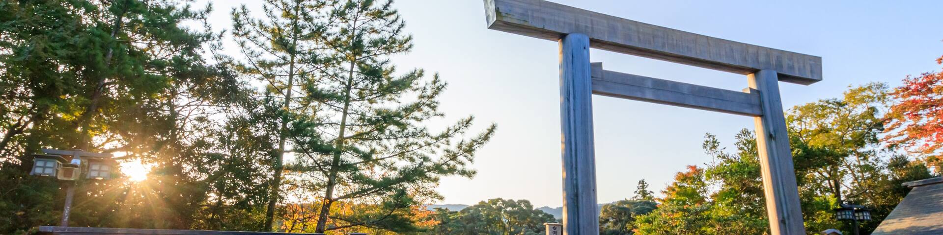 朝日と伊勢神宮 三重県伊勢市
Sunrise and Ise Jingu Mie-ken Ise city