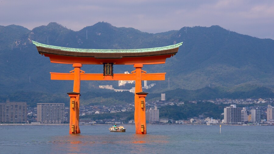 Itsukushima Shrine showing heritage elements and a lake or waterhole