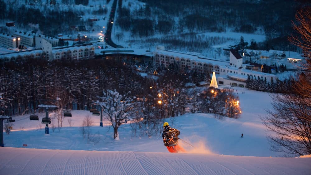 Rusutsu Resort featuring snow skiing, snow and night scenes