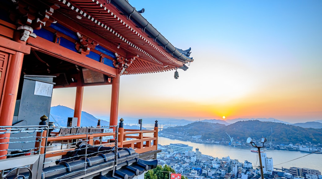 日の出と秋の千光寺 広島県尾道市 Sunrise and autumn at Senkoji Temple. Hiroshima prefecture, Onomichi City.
