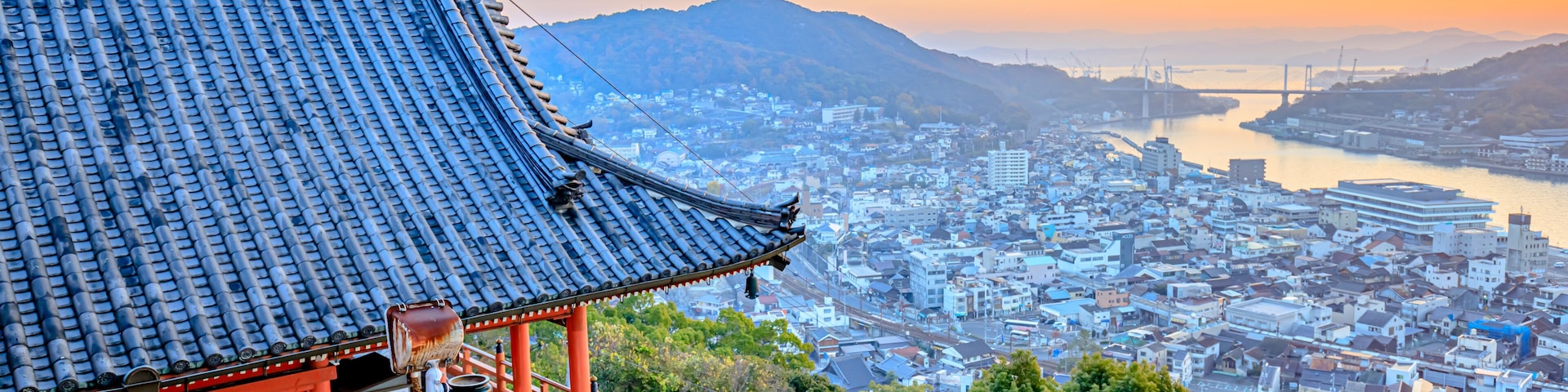 早朝の秋の千光寺 広島県尾道市 Senkoji temple in early morning autumn. Hiroshima prefecture, Onomichi City.