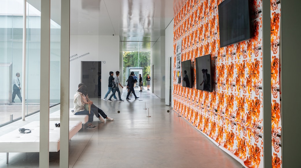 21st Century Museum of Contemporary Art showing interior views