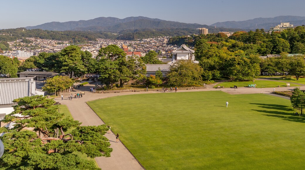 Kanazawa Castle showing a park and landscape views