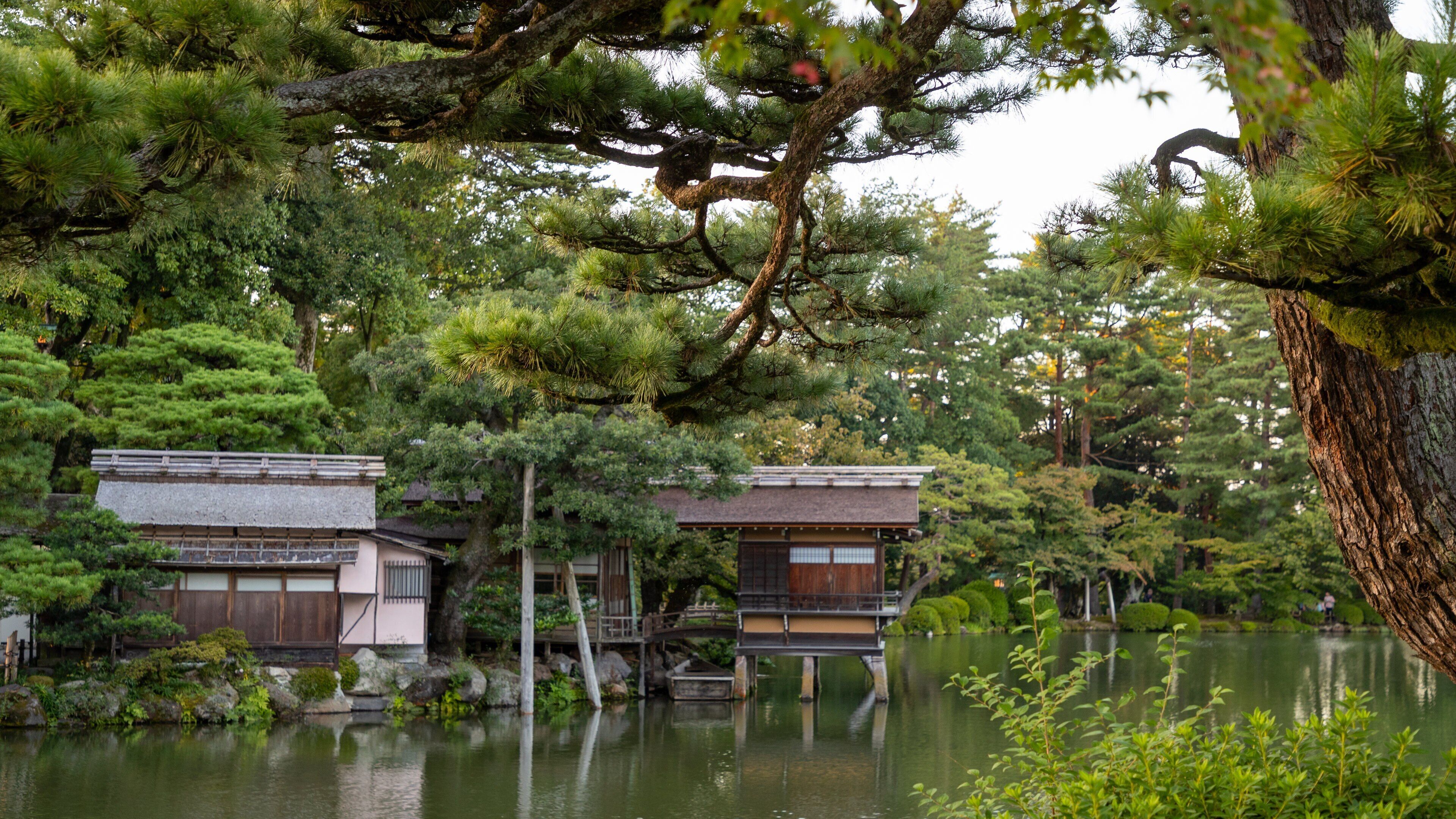 Kenrokuen Garden which includes a pond
