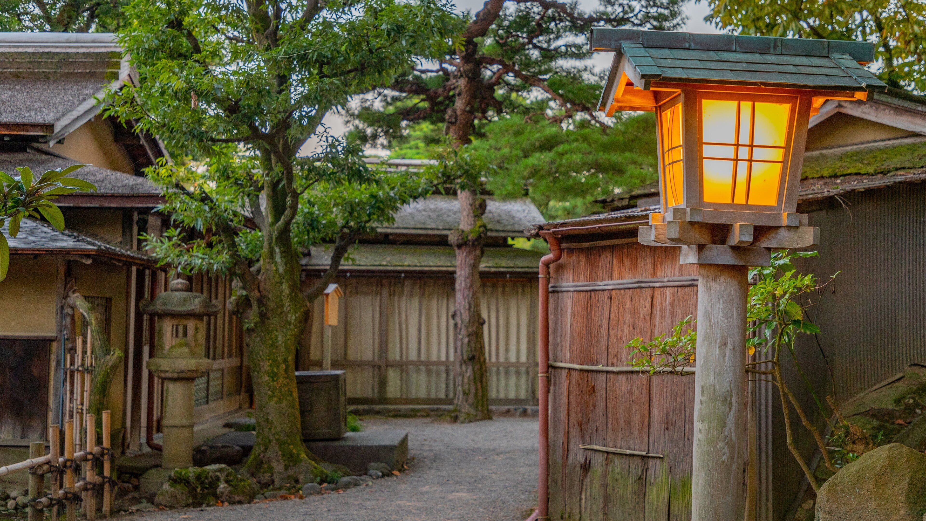 Kenrokuen Garden showing heritage elements and a small town or village