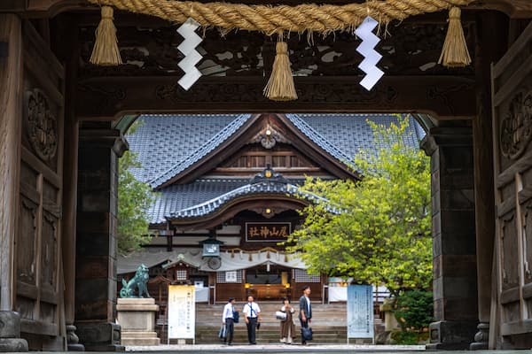 Oyama Shrine which includes heritage elements and street scenes as well as a small group of people