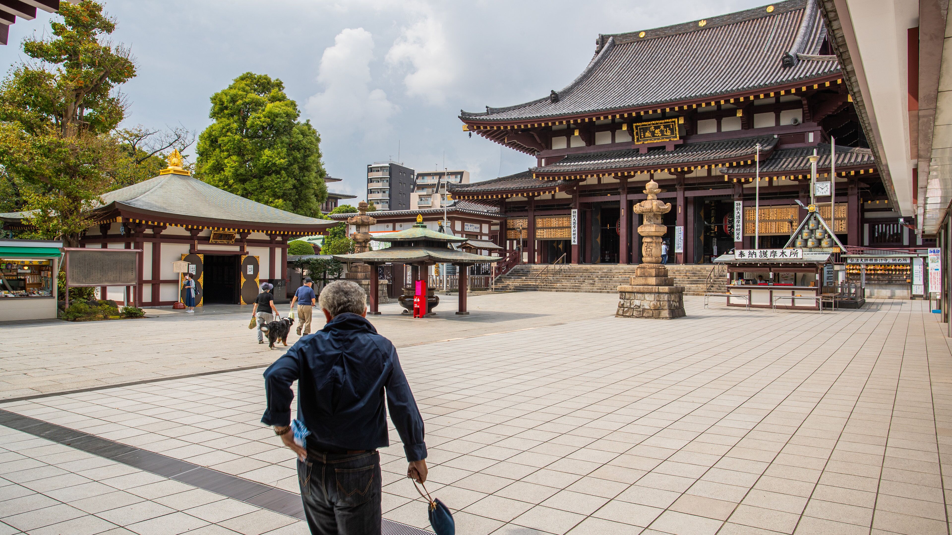 Kawasaki Daishi which includes a square or plaza and heritage architecture as well as an individual male