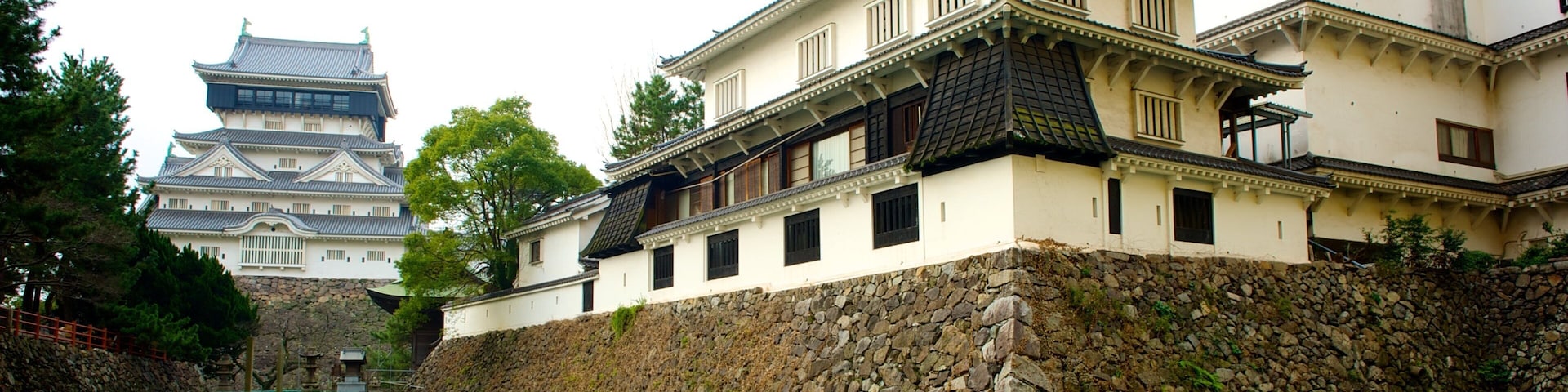 Castelo de Kokura caracterizando um castelo, um lago ou charco e um rio ou córrego