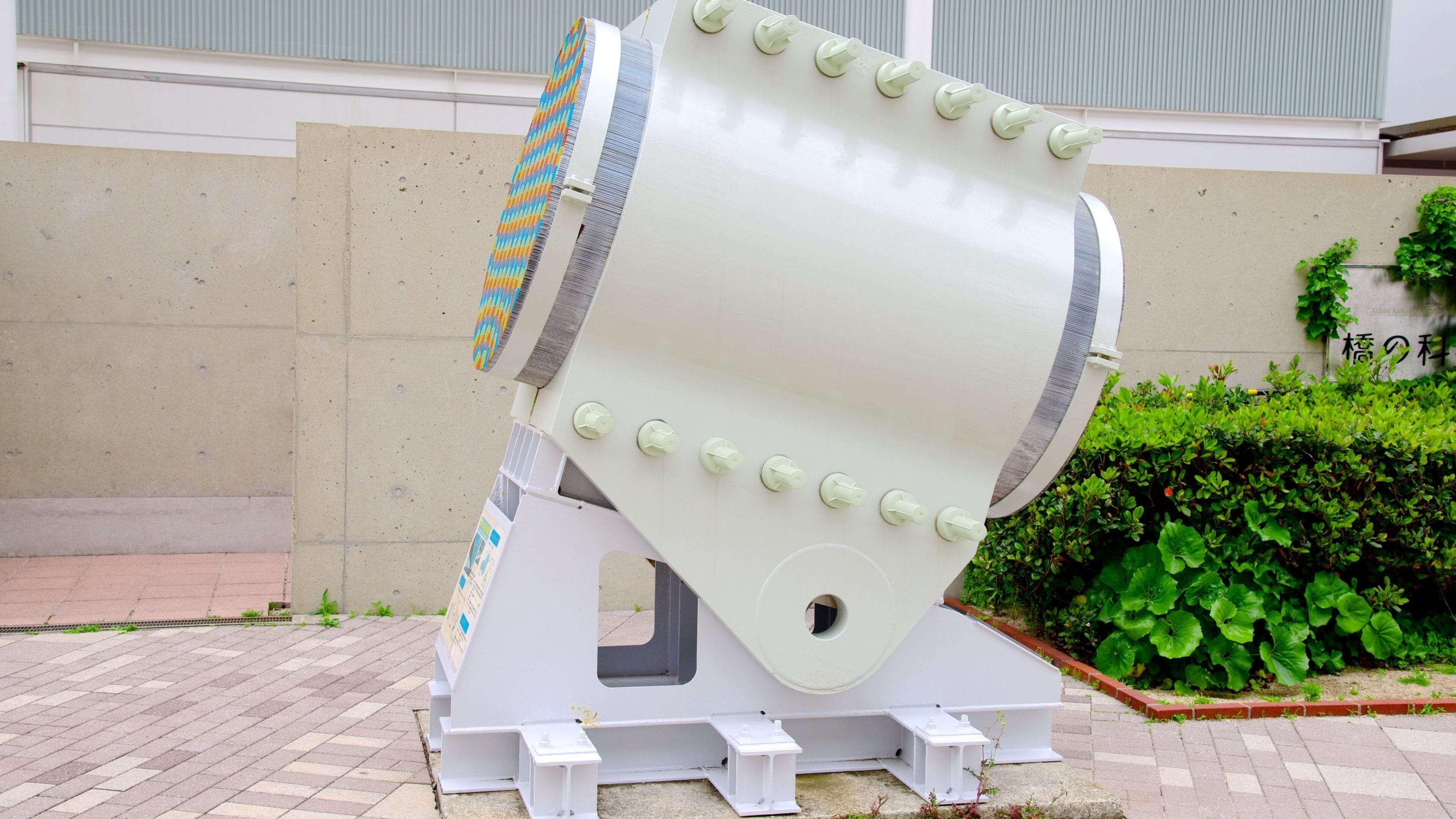Akashi Kaikyo Bridge featuring a monument