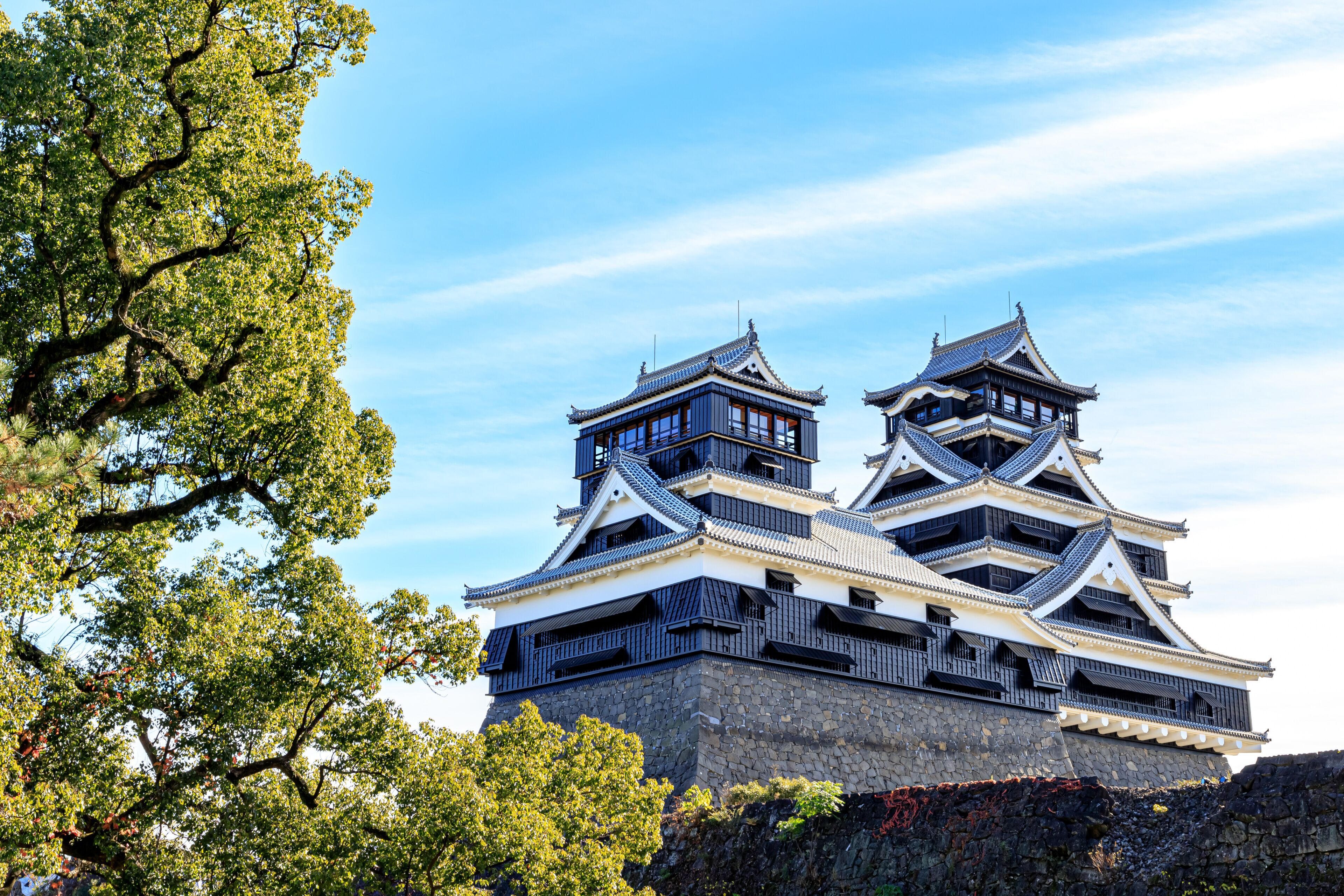 加藤神社から見た修復された秋の熊本城　熊本県熊本市　Restored autumn Kumamoto Castle seen from Kato Shrine. Kumamoto-ken Kumamoto city