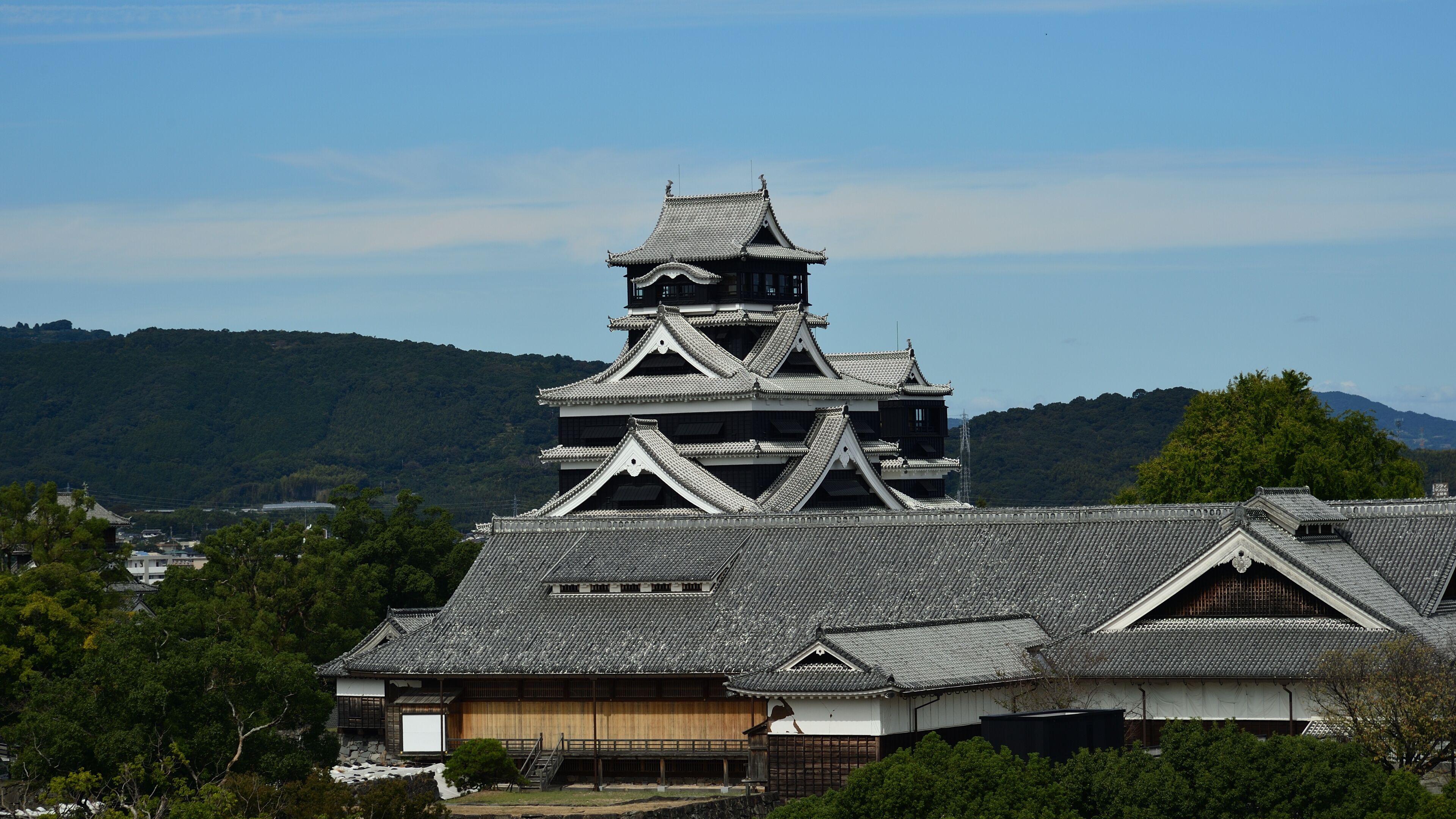 熊本城、熊本市役所から遠望