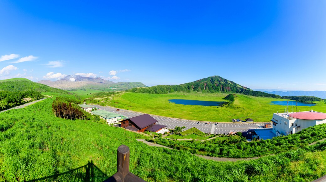 阿蘇草千里展望台から阿蘇山と草千里ヶ浜のパノラマ風景写真
最高に美しい大自然の絶景風景
新緑・初夏
日本
Panoramic view of Mount Aso and Kus Senrigahama from Aso Kussenri Observatory
The most beautiful scenery of nature
Fresh green/early summer
Japan
