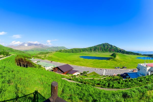 阿蘇草千里展望台から阿蘇山と草千里ヶ浜のパノラマ風景写真
最高に美しい大自然の絶景風景
新緑・初夏
日本
Panoramic view of Mount Aso and Kus Senrigahama from Aso Kussenri Observatory
The most beautiful scenery of nature
Fresh green/early summer
Japan