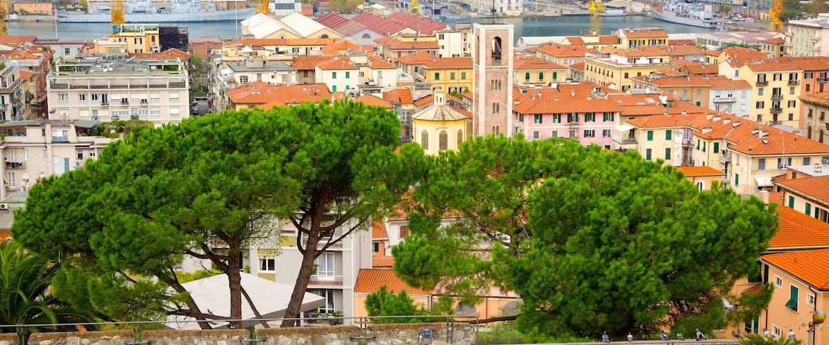 Castello San Giorgio mostrando una ciudad