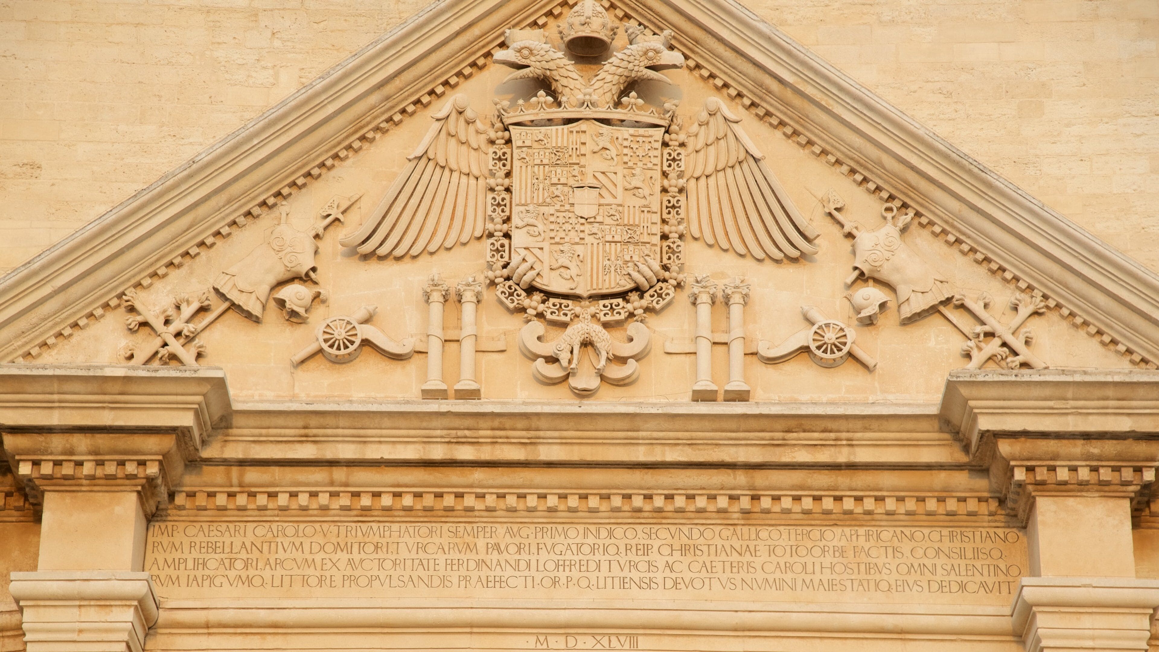 Arco di Trionfo featuring heritage architecture and a monument
