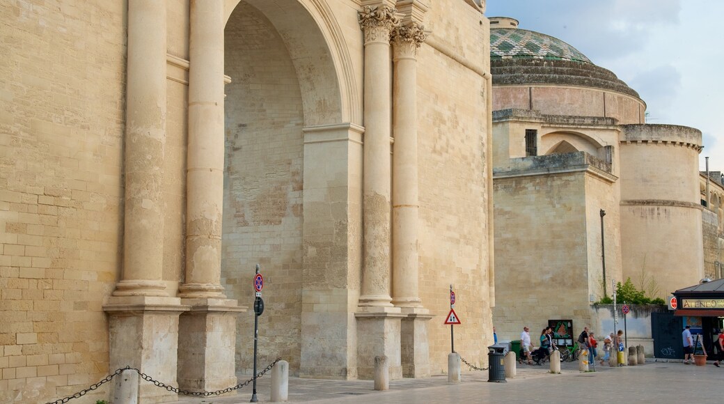 Arco del Triunfo mostrando patrimonio de arquitectura