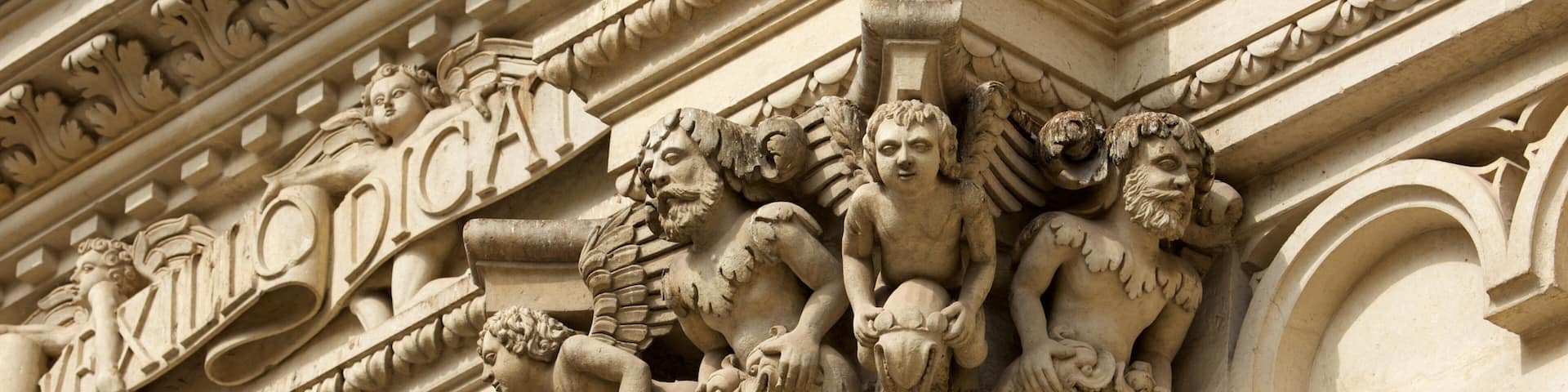 Church of the Holy Cross som visar historisk arkitektur