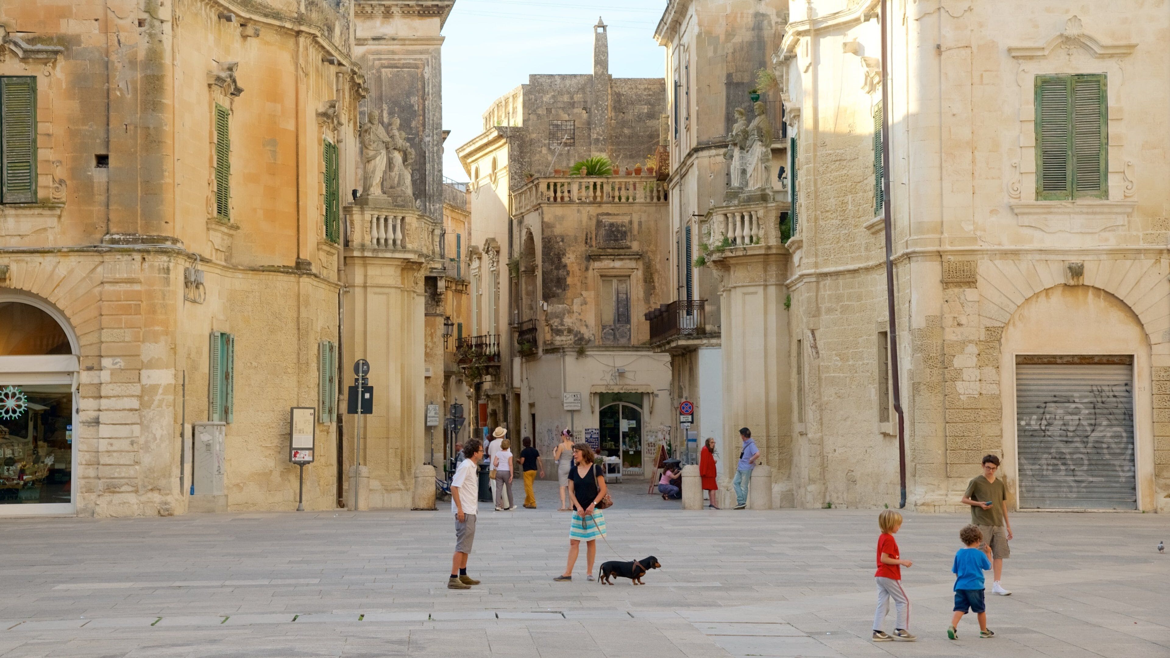 Piazza del Duomo featuring a square or plaza and heritage architecture