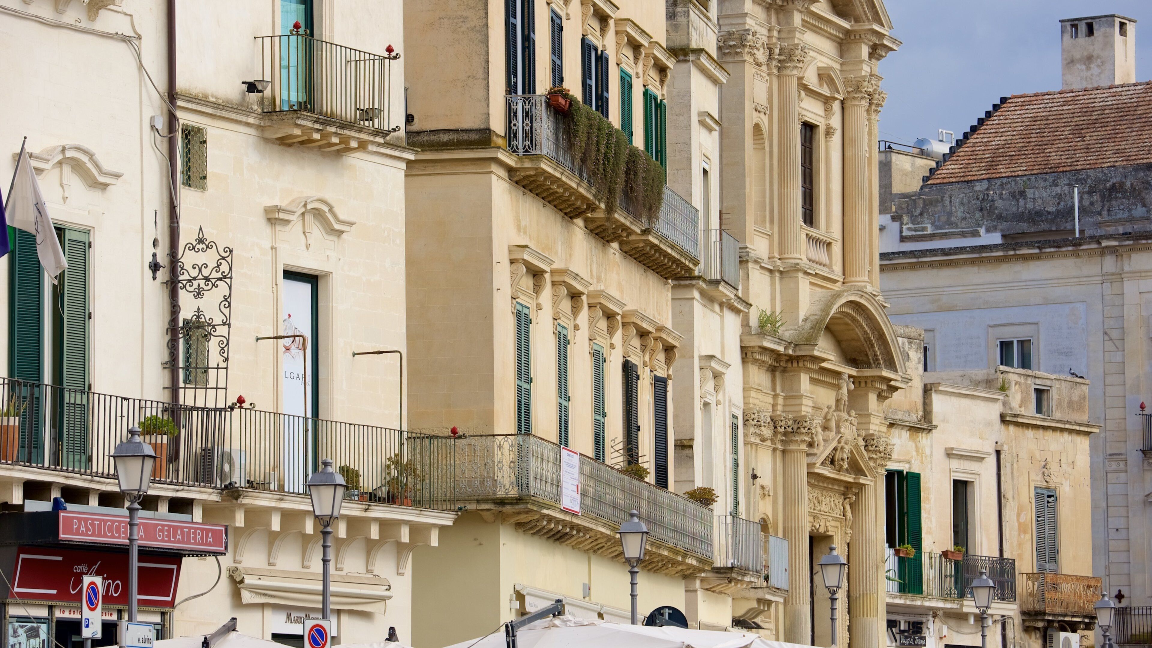 Piazza Sant\'Oronzo which includes heritage architecture