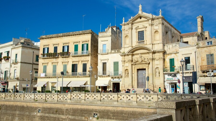 Piazza Sant\'Oronzo showing heritage architecture